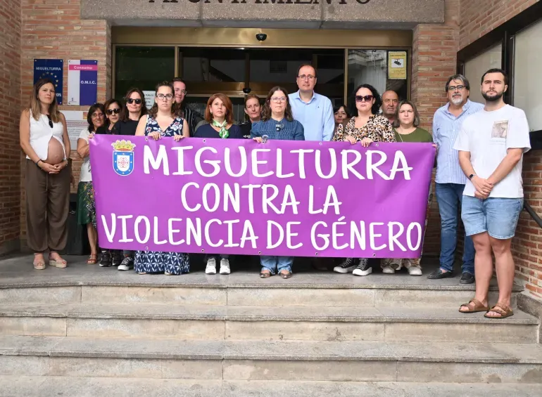 Miguelturra condena los últimos asesinatos machistas con un minuto de silencio