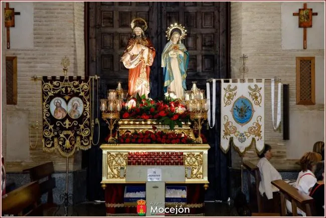 La Hermandad de los Sagrados Corazones celebra su 125 aniversario con una solemne eucaristía