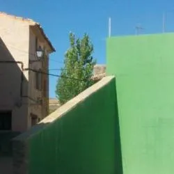Valdeprado recupera su frontón con la fragua como pared central