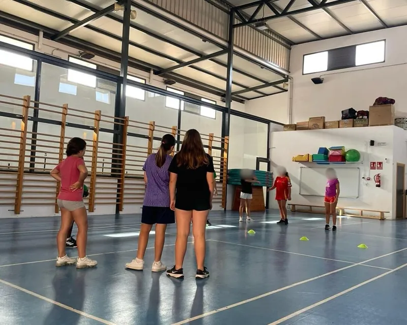 Serra lanza sus escuelas de verano para niños y jóvenes con oferta educativa y deportiva