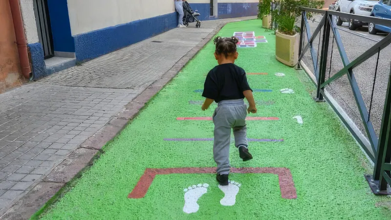 València amplía su red de caminos escolares seguros con más de medio centenar de nuevas rutas