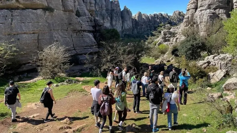 Estepona reactiva el programa juvenil 'Conoce tu entorno' con cuatro excursiones gratuitas en otoño