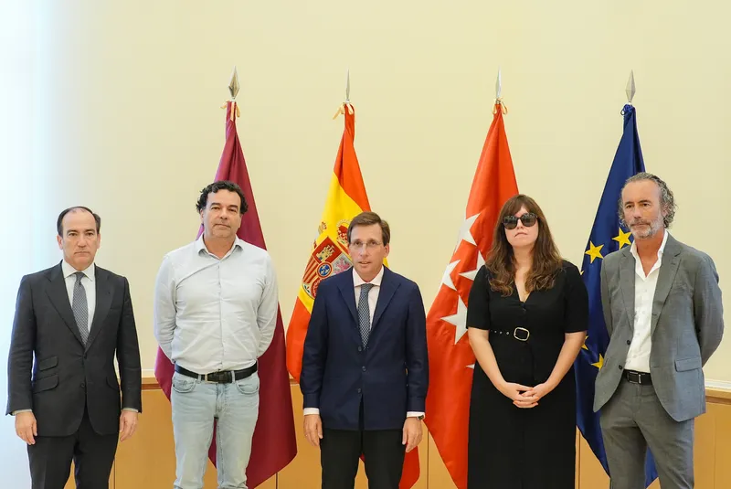 Almeida se compromete a apoyar a las víctimas del accidente de tren de Adamuz