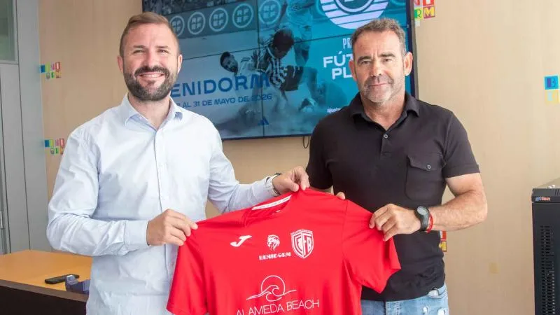 Benidorm acoge la Liga Nacional de Fútbol Playa en la playa de Poniente