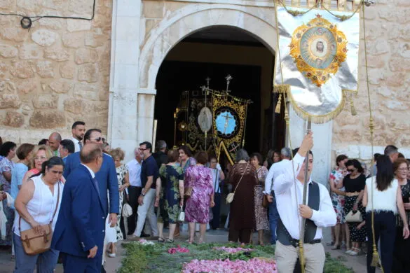 Pedro Muñoz celebra la procesión del Corpus Christi con fervor y participación vecinal