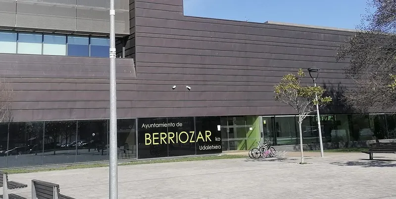 El alcalde de Berriozar condena la simbología neonazi tras incidentes en un local