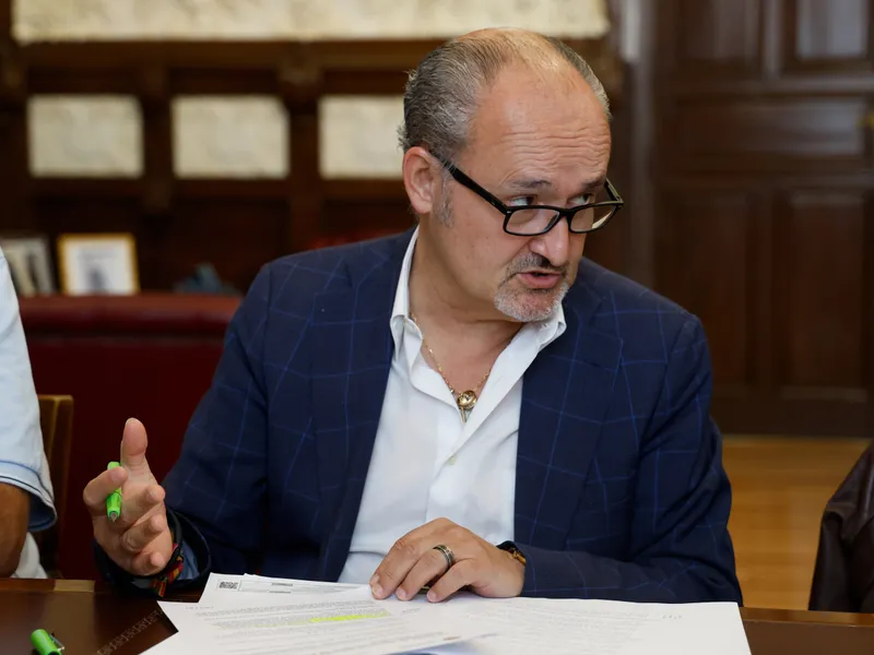 Valladolid adquiere un camión polivalente para el servicio de limpieza por 268.620 euros