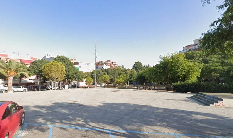 Castelldefels amplía el aparcamiento de la Plaça Democràcia con 30 plazas para residentes