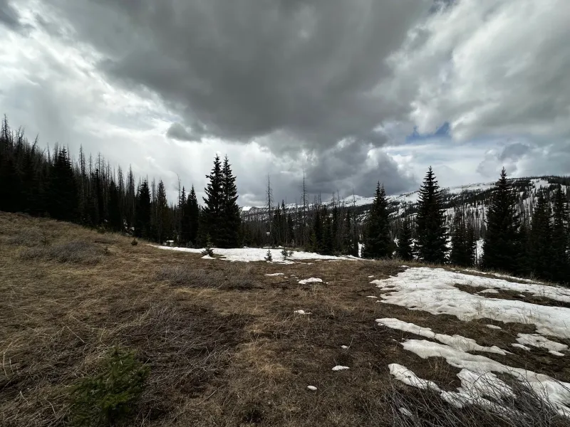 El manto de nieve en las cumbres de Colorado muestra niveles récord de deshielo