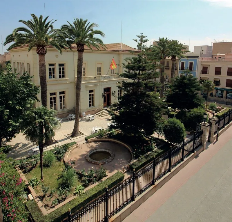 El Casino de Novelda: Un edificio histórico que narra el esplendor de la burguesía local