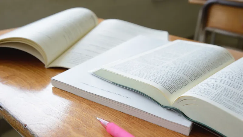 València destina 30.000 euros a la renovación de libros de texto en colegios municipales