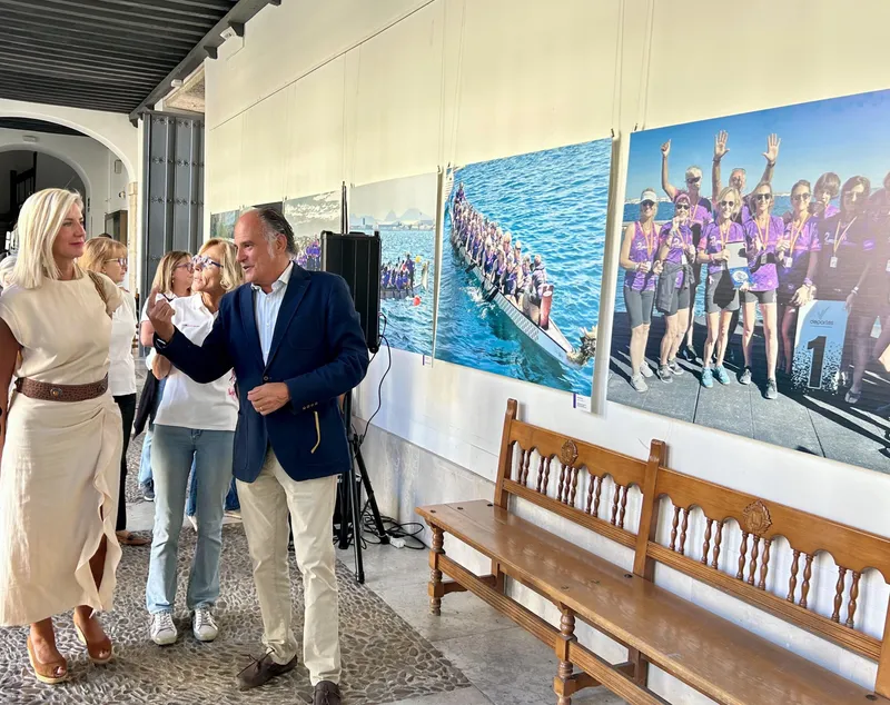 Exposición fotográfica 'Paleando por la vida' visibiliza la lucha contra el cáncer de mama en Valladolid