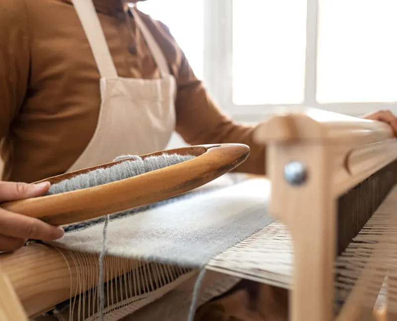 Artesanos de Baena preservan oficios tradicionales como la albardonería y la forja