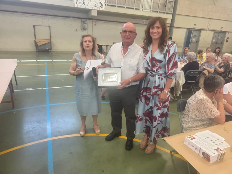 Calatorao celebra su comida homenaje a la Tercera Edad con reconocimiento a Ramón López