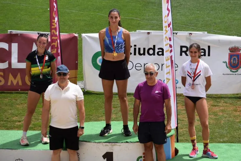 Ángela López-Iñesta logra un triplete de oros en el Regional Absoluto de Ciudad Real