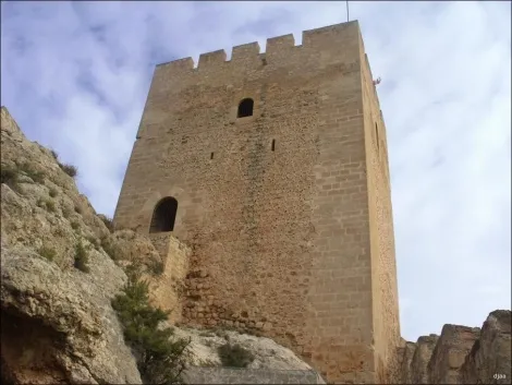 La Torre del Homenaje de Sax revela secretos heráldicos del Marqués de Villena