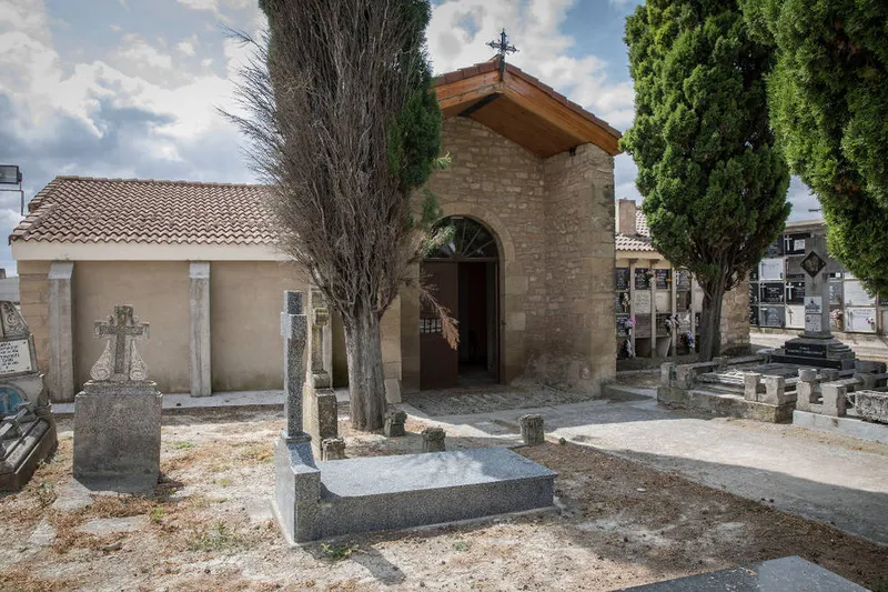 Horarios y ordenanzas del Cementerio Municipal de Viana disponibles