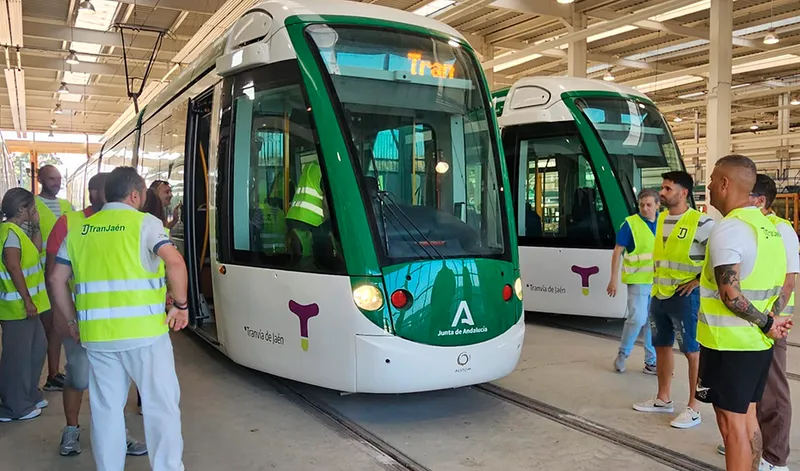 El tranvía de Jaén inicia su circulación diaria para la formación de conductores