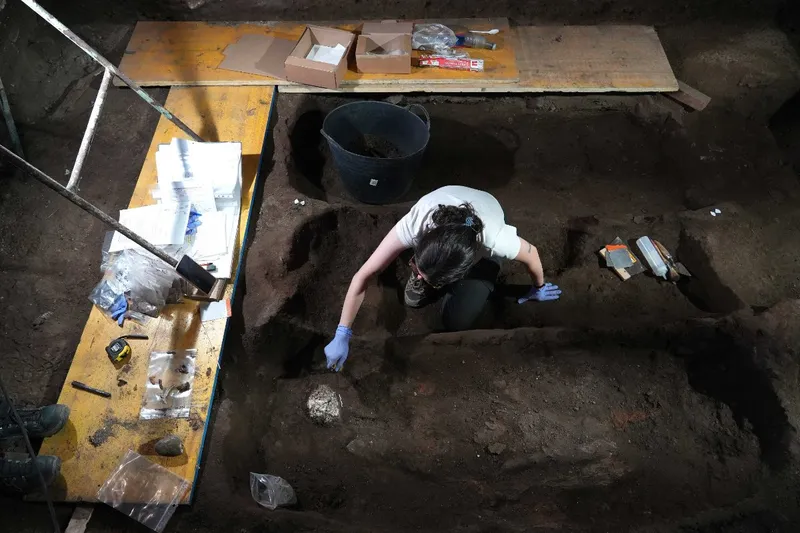 Hallan un segundo cerebro saponificado en las excavaciones del convento de Santa Clara en Pontevedra