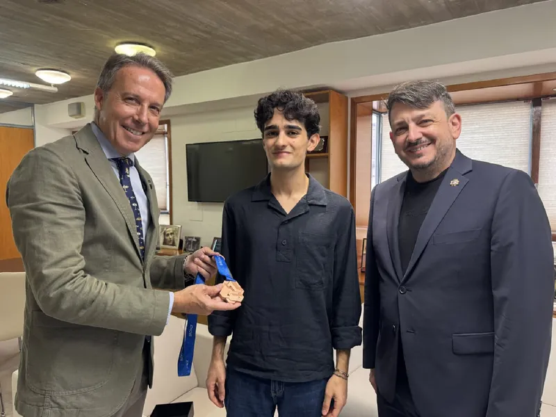 Lorca celebra la histórica medalla de bronce de Juan García en WorldSkills Shanghái