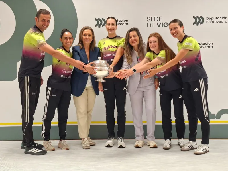 La Diputación de Pontevedra felicita al Club Deportivo Delikia por su título de Copa de la Reina de triatlón