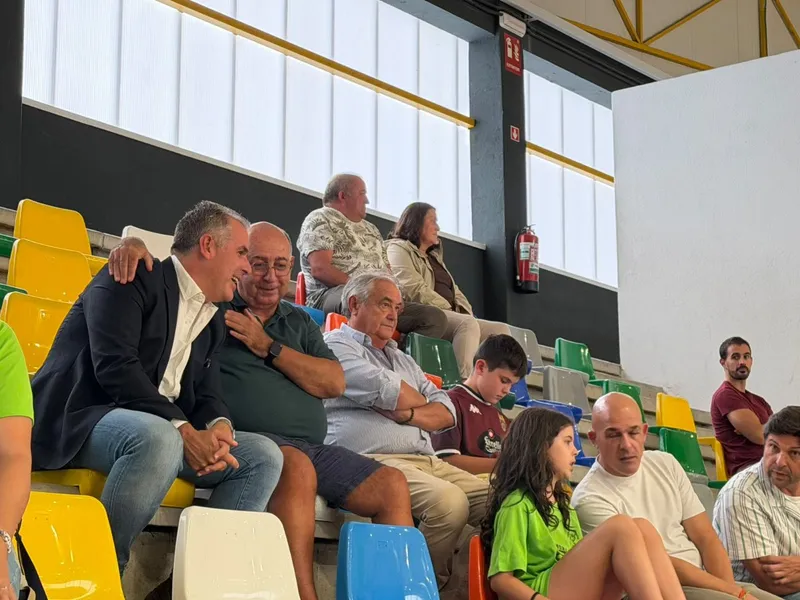 Rafa Domínguez asiste al III Memorial Maite Méndez de baloncesto en Pontevedra