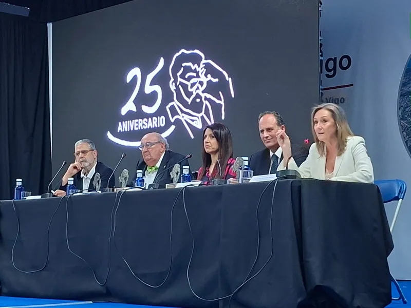Luisa Sánchez destaca el cartelismo como arte cotidiano en la Bienal Terras Gauda