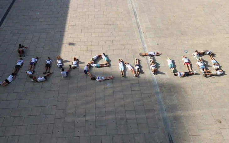 Benidorm conmemora el Día Mundial de la Juventud con una original actividad