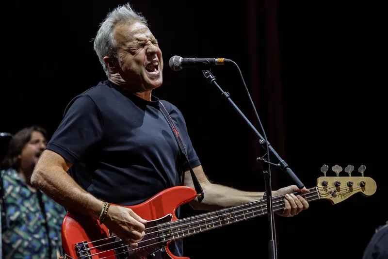 Hombres G triunfa en Guadalajara con su gira "Los Mejores Años de Nuestra Vida"