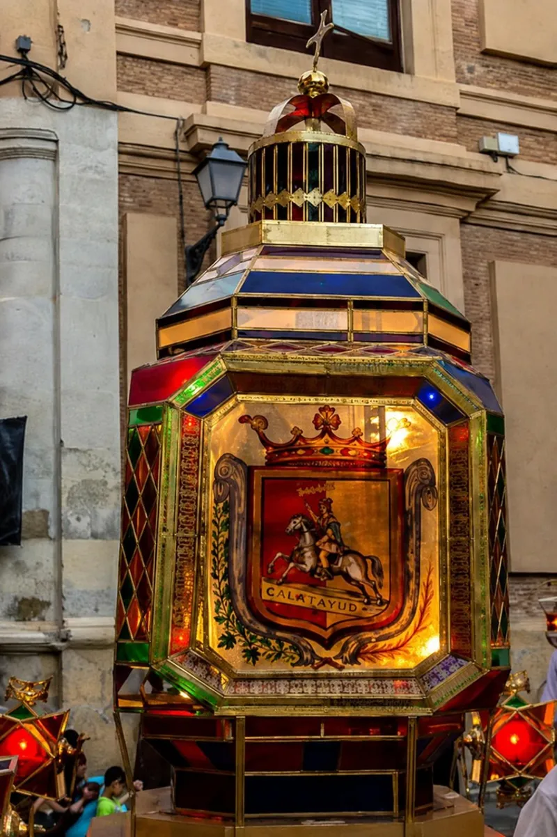 Calatayud presenta el restaurado Farol del Ayuntamiento del Rosario de Cristal