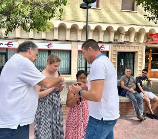 Tarazona mejora la autonomía de personas con discapacidad visual con mandos para semáforos