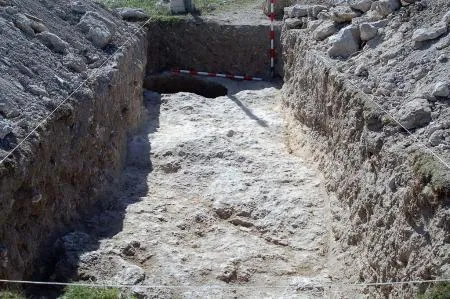 Excavación arqueológica revela necrópolis altomedieval y muralla defensiva en Sacramenia