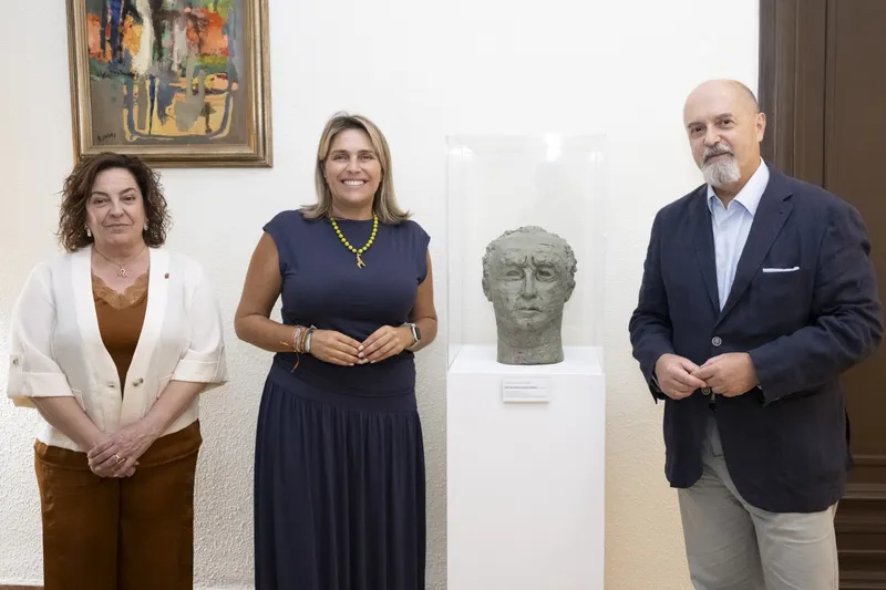 La Diputación de Castellón expone el busto de Federico García Moliner obra de Carmen Gil Fernández