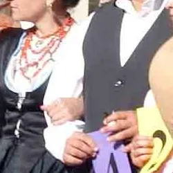 Almarza recupera la vestimenta tradicional femenina con el traje de serrana