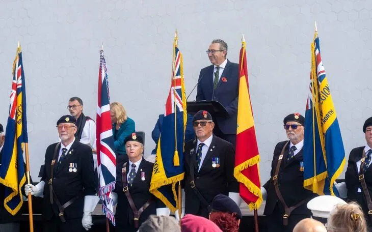 Benidorm rinde homenaje a los veteranos británicos en el 'Poppy Appeal'