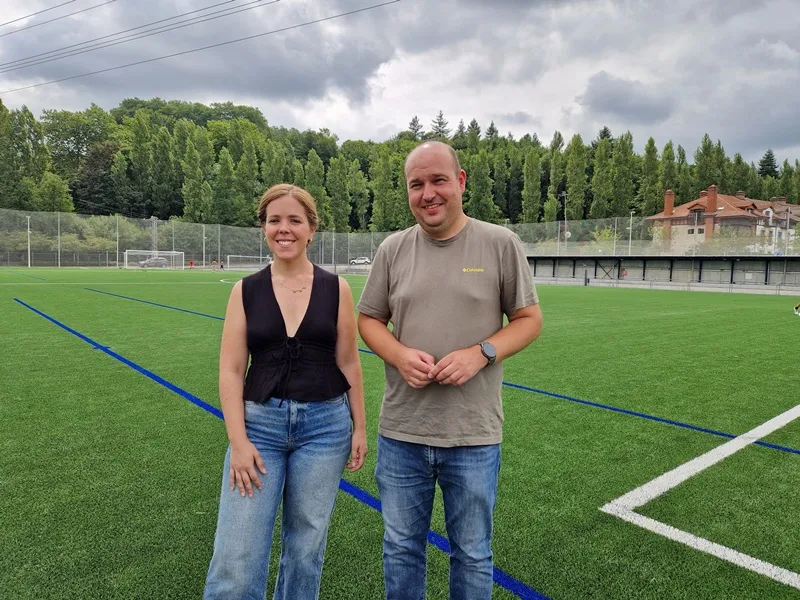 El campo de fútbol de San José Obrero estrena césped artificial y equipamiento renovado