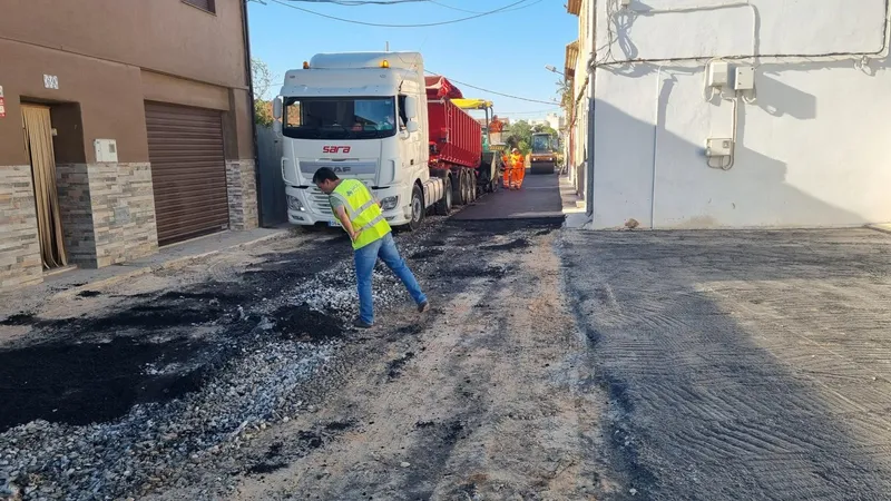 València finaliza el asfaltado de calles afectadas por la DANA en La Torre y Faitanar