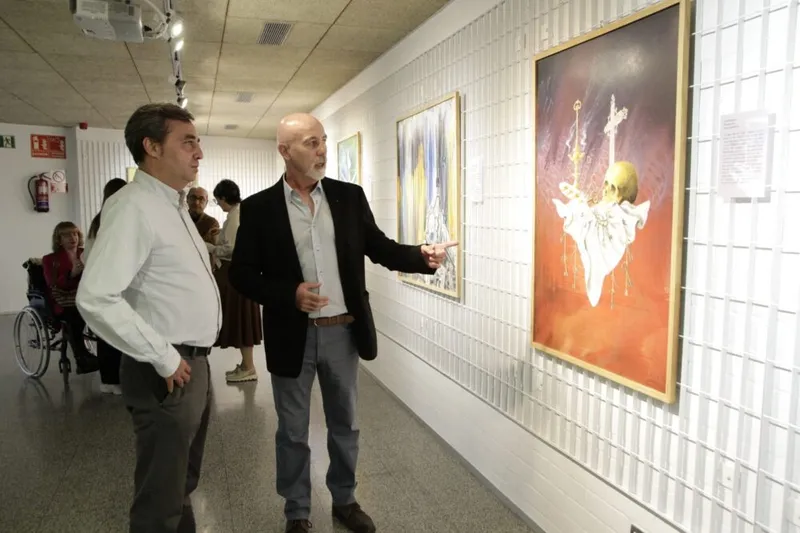 Laguna de Duero acoge la exposición pictórica "Surrealismo Crítico" de Juan Carlos González Muñoz