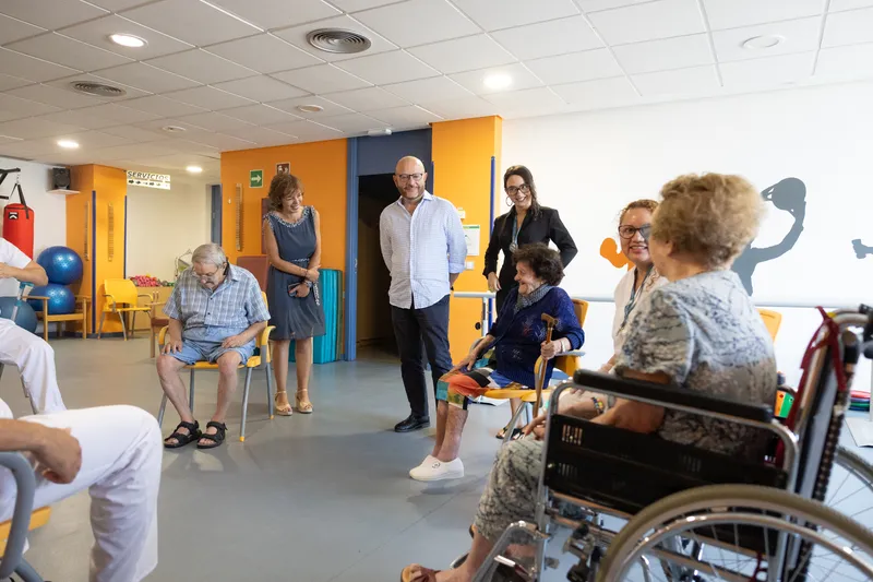 Madrid amplía su red de apoyo a cuidadores de mayores dependientes