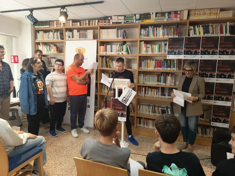 Novelda conmemora el Día de las Escritoras con una lectura colectiva