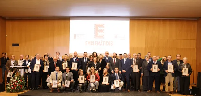 Granada reconoce a sus comercios más emblemáticos