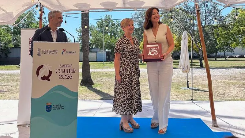 Benidorm revalida sus cinco banderas Qualitur por la calidad de sus playas