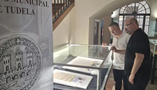 El Archivo Municipal de Tudela expone la historia de su bandera y escudo