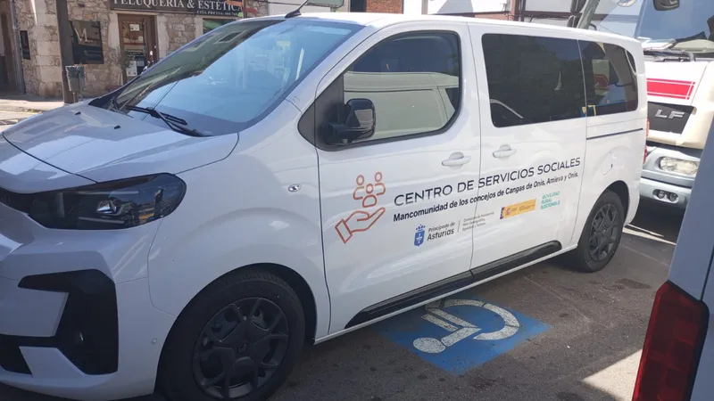 Mancomunidad de Cangas de Onís, Amieva y Onís refuerza su atención social con una nueva furgoneta