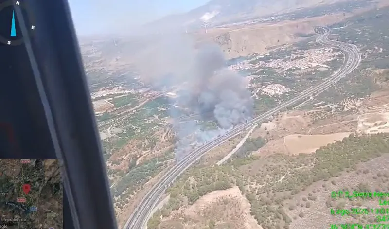 El Plan Infoca se eleva a fase de emergencia por un incendio en Lecrín (Granada)