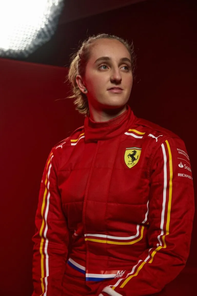 Maya Weug, la piloto de Ferrari que lleva Benissa en el corazón