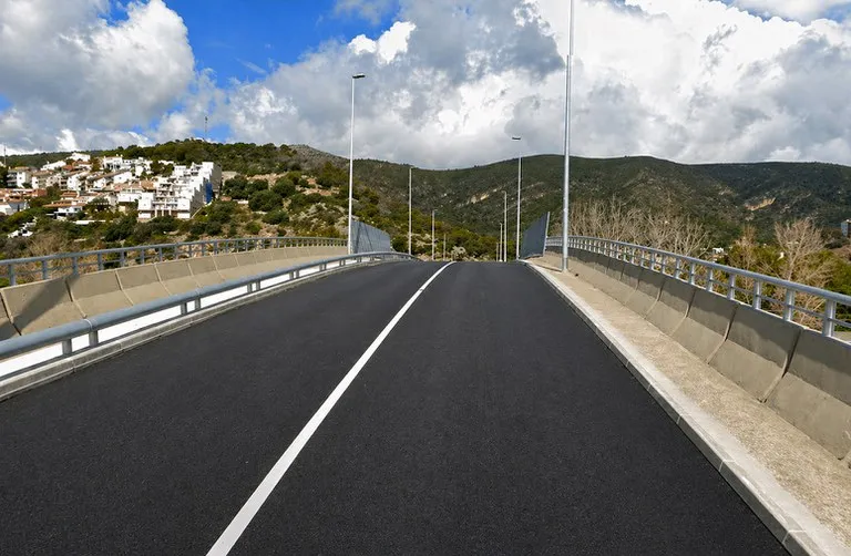 Castelldefels renueva el puente de Poal con mejoras en seguridad y estética