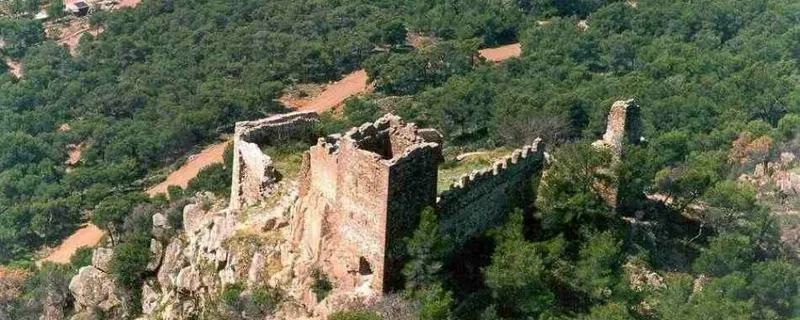 Serra desvela su rico patrimonio histórico con torres defensivas y monumentos
