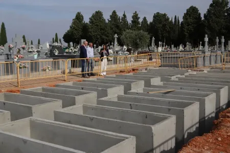 Manzanares amplía su cementerio con un nuevo columbario y cuarenta fosas