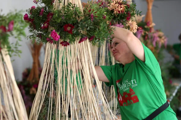 Toledo se engalana para el Corpus Christi con un despliegue floral sin precedentes